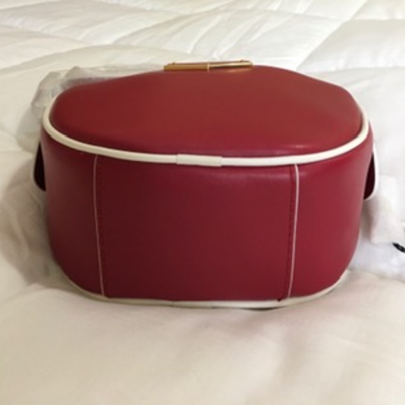 NWT MARC JACOBS RED VOYAGER CIRCLE CROSSBODY BAG - Picture 5 of 9